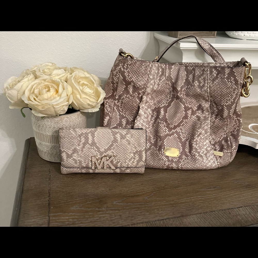 Michael Kors purse and wallet - Picture 1 of 7